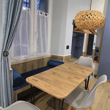 Casa de hóspedes Helle Hus - 200m From Piazza Bologna Metro And 10 Minutes From The Colosseum Roma