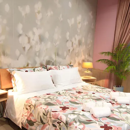 Helle Hus - 4 Min To Metro, Modern & Quiet, Direct To Colosseum 4* Rom