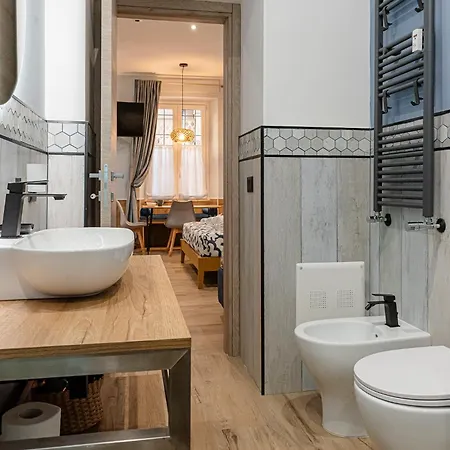 Helle Hus - 4 Min To Metro, Modern & Quiet, Direct To Colosseum 4* Řím