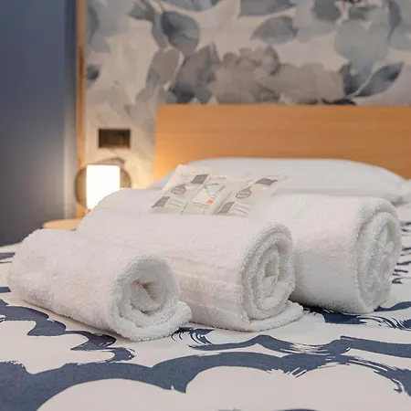 Helle Hus - 4 Min To Metro, Modern & Quiet, Direct To Colosseum 4* Rom